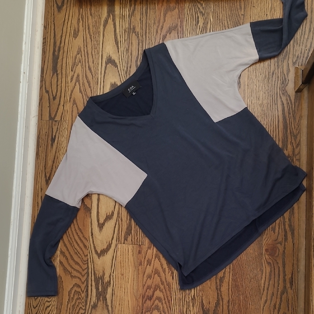 COA Women's Long Dolman Sleeve V-Neck Top Size XS